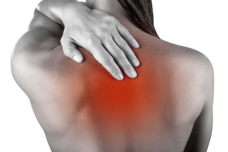 Lokalizacija boli između lopatica u torakalnoj osteohondrozi