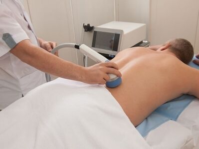 Provođenje fizioterapije za torakalnu osteohondrozu ublažit će bol i upalu